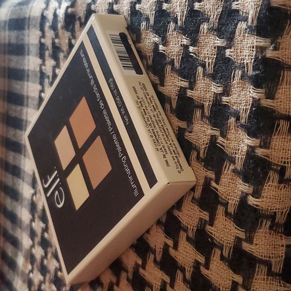 E.L.F. Illuminating Palette NIB - Picture 4 of 5